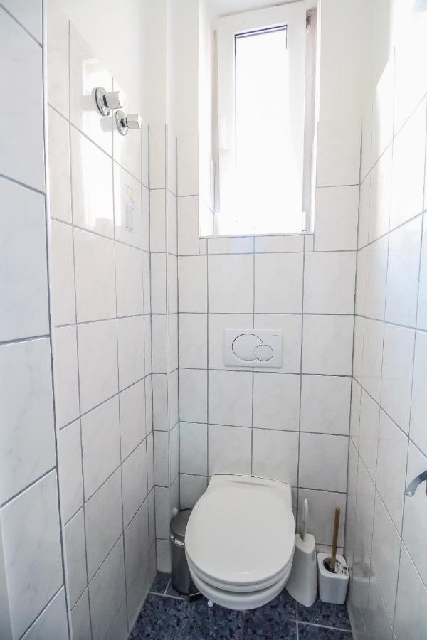 Economic 2Sb Apartment In Lively Area Виена Екстериор снимка